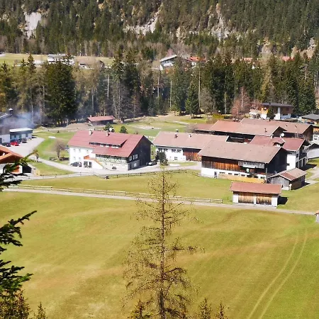 Appartement De Nussi's 4 Bach (Tyrol)